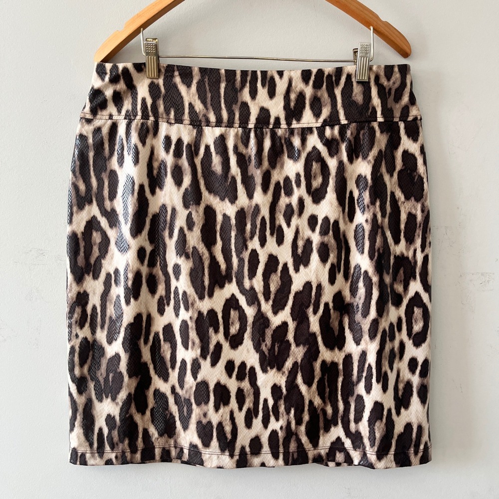 Chico's Travelers Leopard Print Pencil Skirt Brown Size 12 Stretch Back Slit